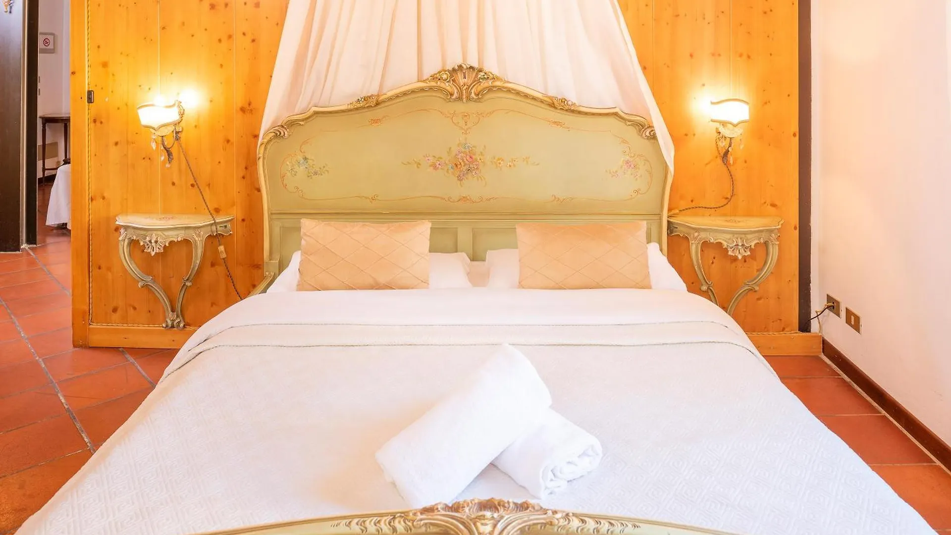 Ca'Dinora - Caesar Apartment Bardolino 0*,  Italy